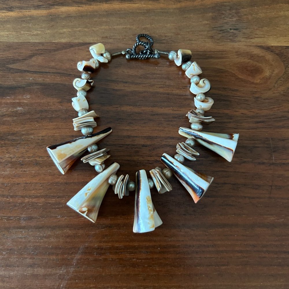Vintage Shell and Pearl Necklace and Bracelet - Picture 5 of 7